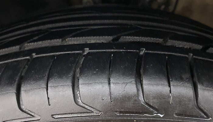 2017 Volkswagen Ameo HIGHLINE DSG 1.5 DIESEL , Diesel, Automatic, 64,089 km, Left Front Tyre Tread