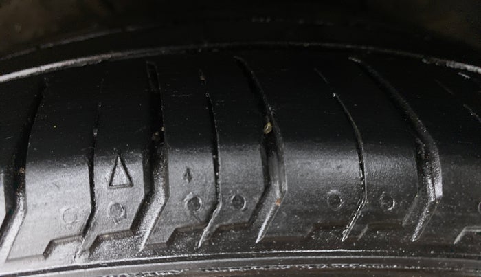 2014 Hyundai Verna FLUIDIC 1.4 VTVT CX, CNG, Manual, 1,05,666 km, Left Rear Tyre Tread