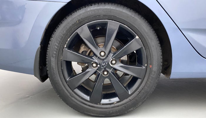 2014 Hyundai Verna FLUIDIC 1.4 VTVT CX, CNG, Manual, 1,05,810 km, Right Rear Wheel