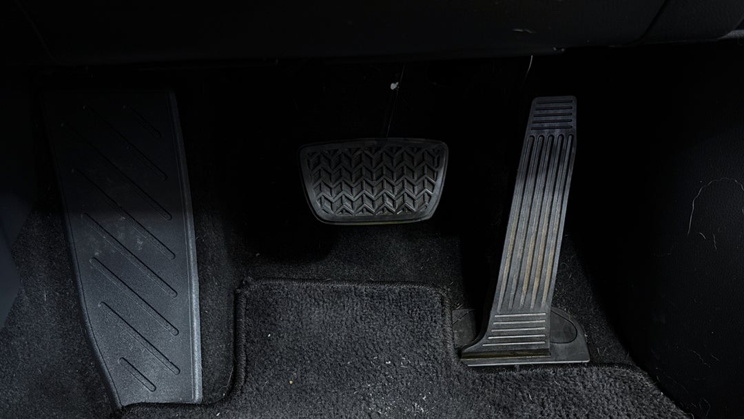 2019 Toyota RAV4 Gx (2WD), Automatic, 111024 km, Pedals and Footmat