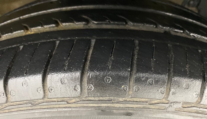 2017 Maruti Ciaz ZXI, Petrol, Manual, 31,654 km, Right Front Tyre Tread