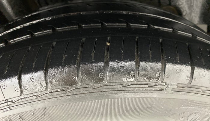 2017 Maruti Ciaz ZXI, Petrol, Manual, 31,654 km, Right Rear Tyre Tread
