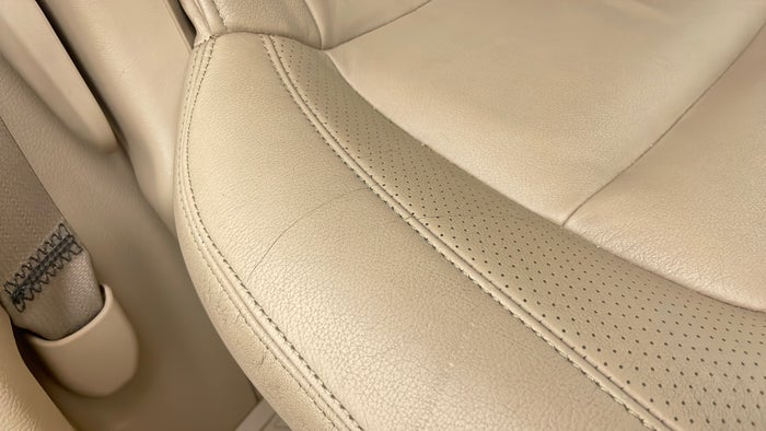 TOYOTA LANDCRUISER-Seat 2nd row RHS Scratch