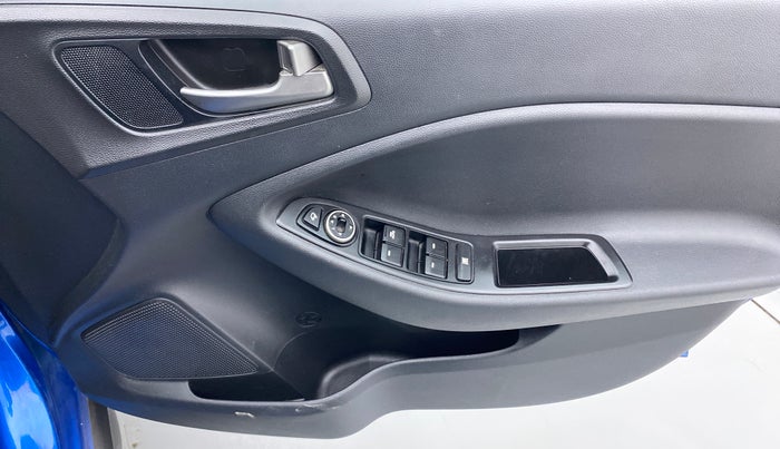 2018 Hyundai i20 Active 1.2 SX DUAL TONE, Petrol, Manual, 41,970 km, Driver Side Door Panels Control