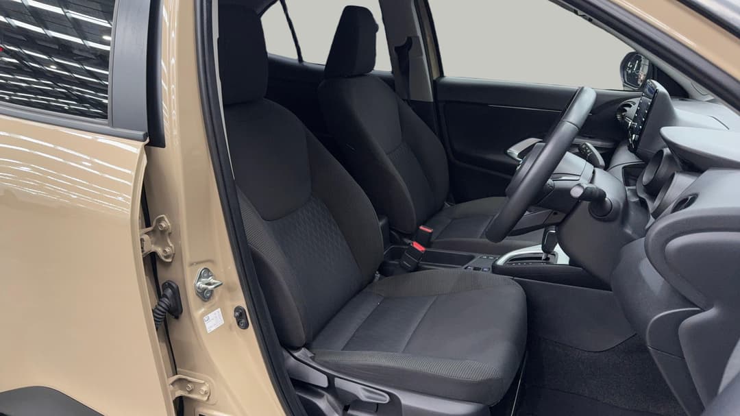 2023 Toyota Yaris Cross Gx Hybrid, Automatic, 43951 km, Right Side Front Door Cabin View
