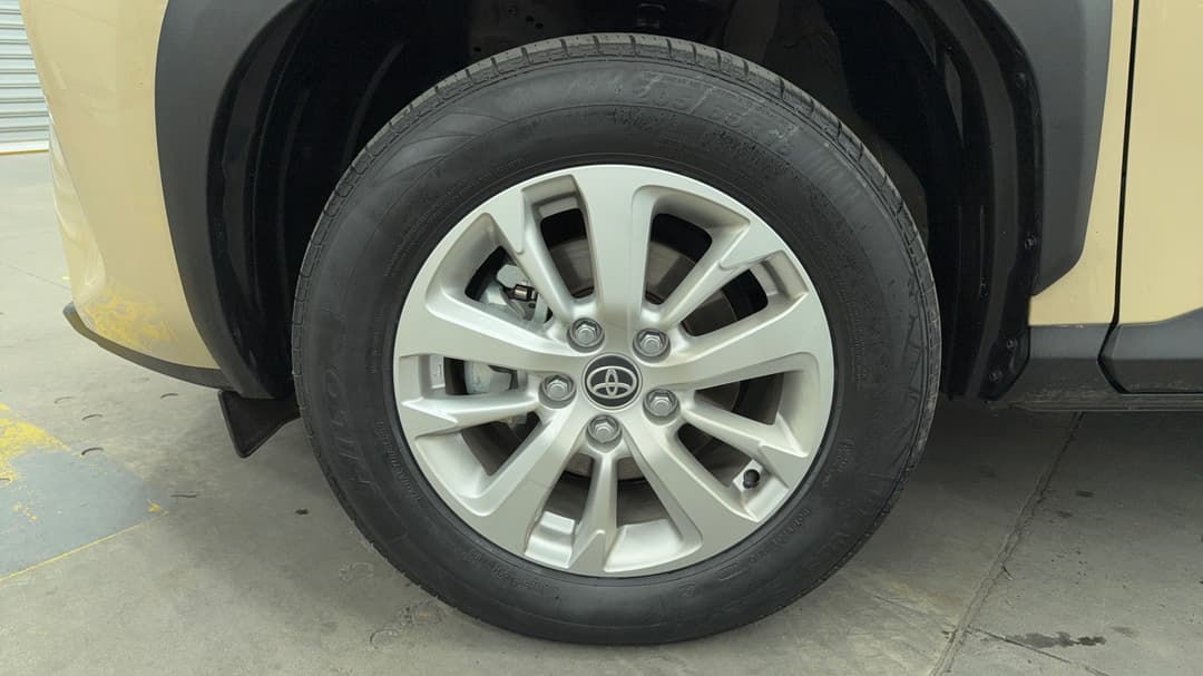 2023 Toyota Yaris Cross Gx Hybrid, Automatic, 43951 km, Left Front Wheel
