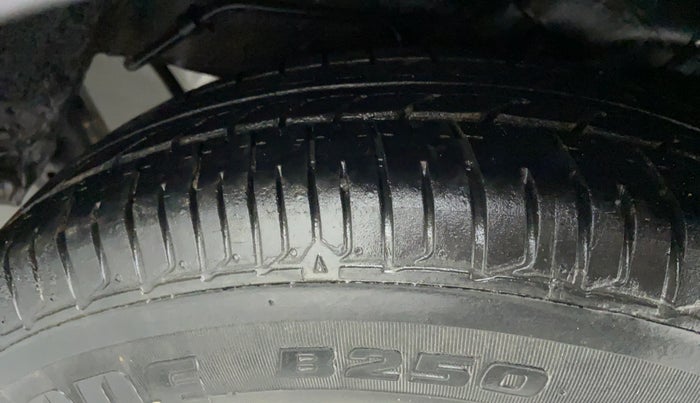 2014 Hyundai i10 SPORTZ 1.1 IRDE2, Petrol, Manual, 28,903 km, Left Rear Tyre Tread