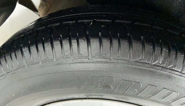 2014 Hyundai i10 SPORTZ 1.1 IRDE2, Petrol, Manual, 28,903 km, Right Rear Tyre Tread