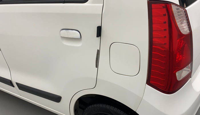 2017 Maruti Wagon R 1.0 VXI, CNG, Manual, 73,084 km, Left quarter panel - Paint has minor damage