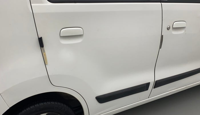 2017 Maruti Wagon R 1.0 VXI, CNG, Manual, 73,084 km, Right rear door - Slightly rusted