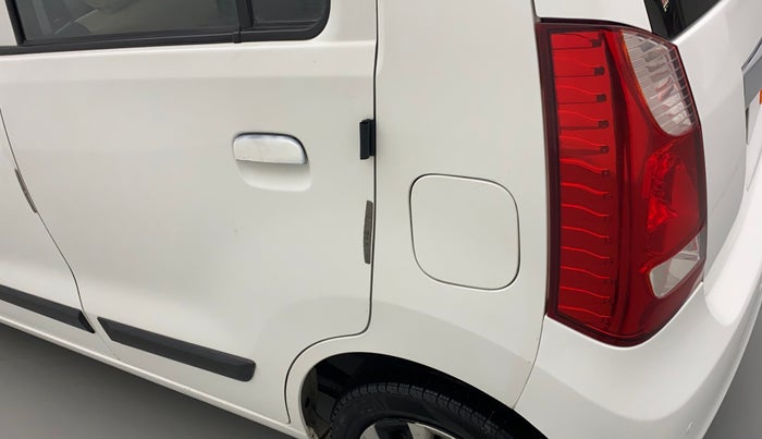 2017 Maruti Wagon R 1.0 VXI, CNG, Manual, 73,084 km, Left quarter panel - Minor scratches