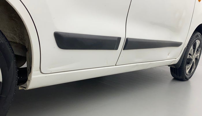 2017 Maruti Wagon R 1.0 VXI, CNG, Manual, 73,084 km, Right running board - Minor scratches