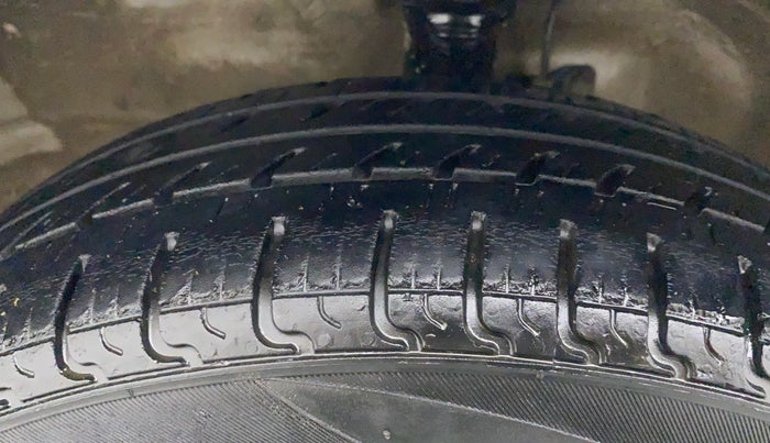 2017 Maruti Wagon R 1.0 VXI, CNG, Manual, 73,084 km, Left Front Tyre Tread