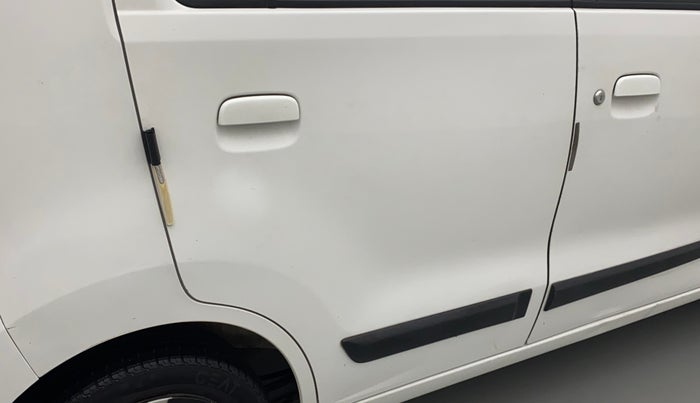 2017 Maruti Wagon R 1.0 VXI, CNG, Manual, 73,084 km, Right rear door - Minor scratches