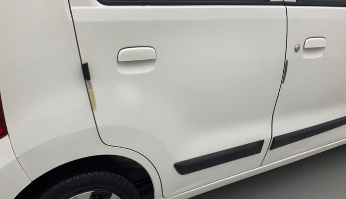 2017 Maruti Wagon R 1.0 VXI, CNG, Manual, 73,084 km, Right rear door - Slightly dented