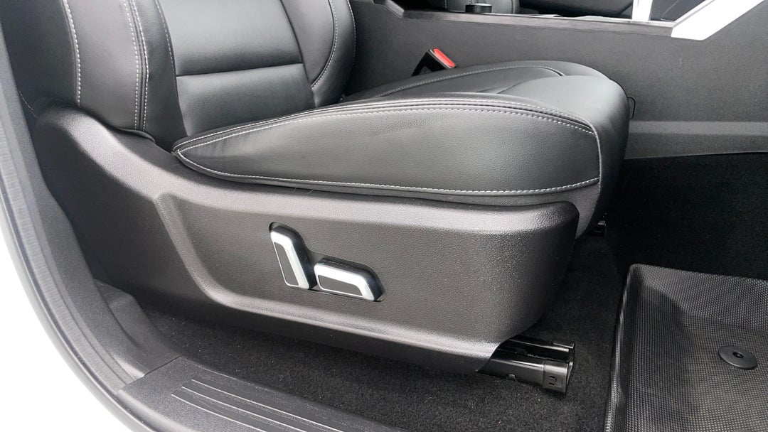 2023 GWM Ute Cannon-l (4x4), Automatic, 28848 km, Drivers Side Adjustment Panel