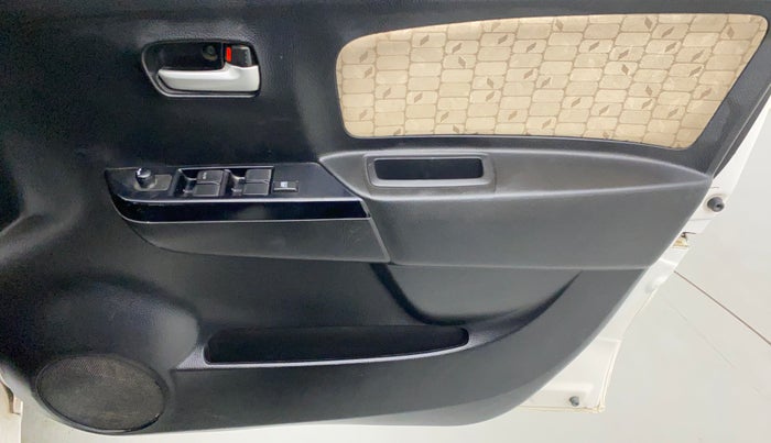 2017 Maruti Wagon R 1.0 VXI, CNG, Manual, 25,459 km, Driver Side Door Panels Control
