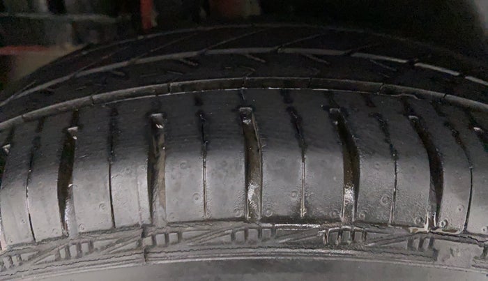 2012 Maruti Swift VXI D, Petrol, Manual, 35,800 km, Right Rear Tyre Tread