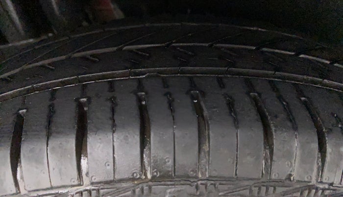 2012 Maruti Swift VXI D, Petrol, Manual, 35,800 km, Left Rear Tyre Tread