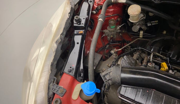 2012 Maruti Swift VXI D, Petrol, Manual, 35,800 km, Right headlight - Clamp has minor damage