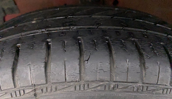 2012 Maruti Swift VXI D, Petrol, Manual, 35,800 km, Right Front Tyre Tread