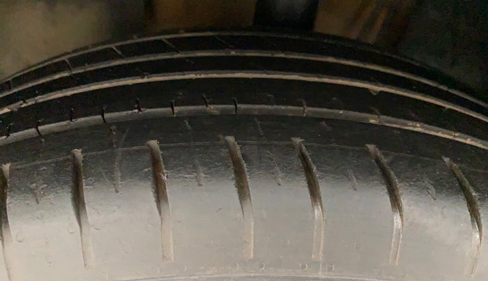 2022 Skoda KUSHAQ STYLE 1.0L TSI MT, Petrol, Manual, 34,005 km, Left Front Tyre Tread