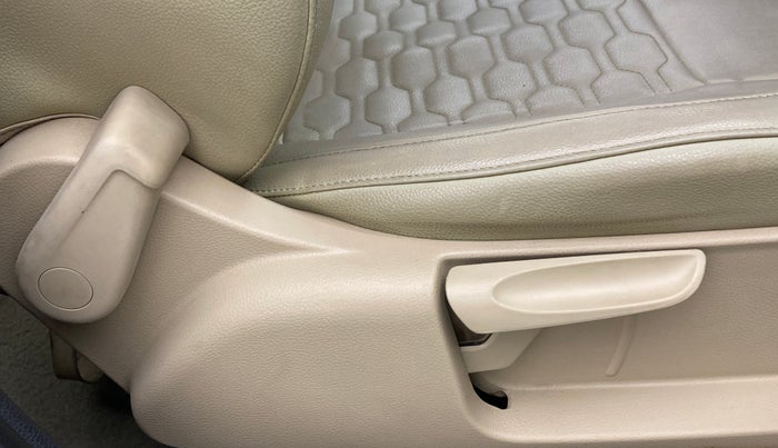 2016 Volkswagen Ameo HIGHLINE 1.2, Petrol, Manual, 55,350 km, Driver Side Adjustment Panel
