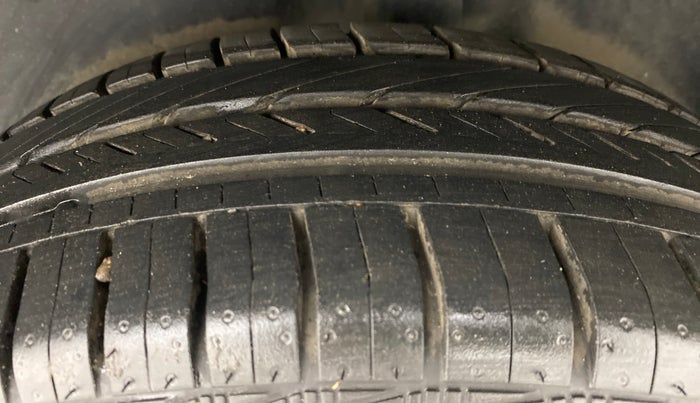 2016 Volkswagen Ameo HIGHLINE 1.2, Petrol, Manual, 55,350 km, Left Rear Tyre Tread