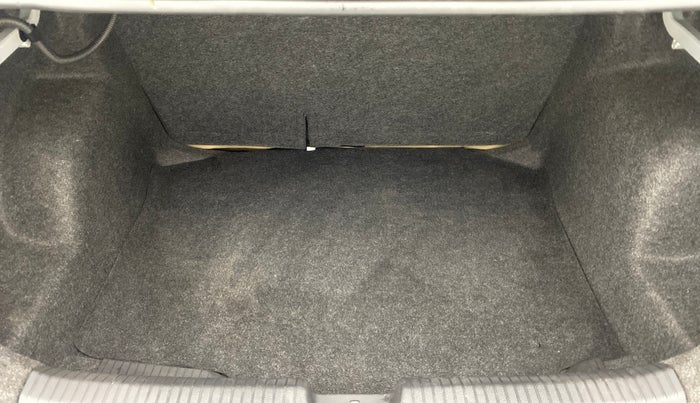 2016 Volkswagen Ameo HIGHLINE 1.2, Petrol, Manual, 55,350 km, Boot Inside