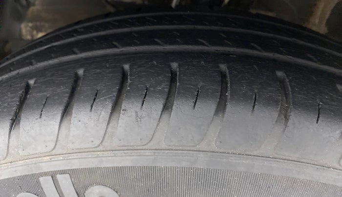 2019 Maruti Swift VXI, Petrol, Manual, 44,378 km, Left Front Tyre Tread