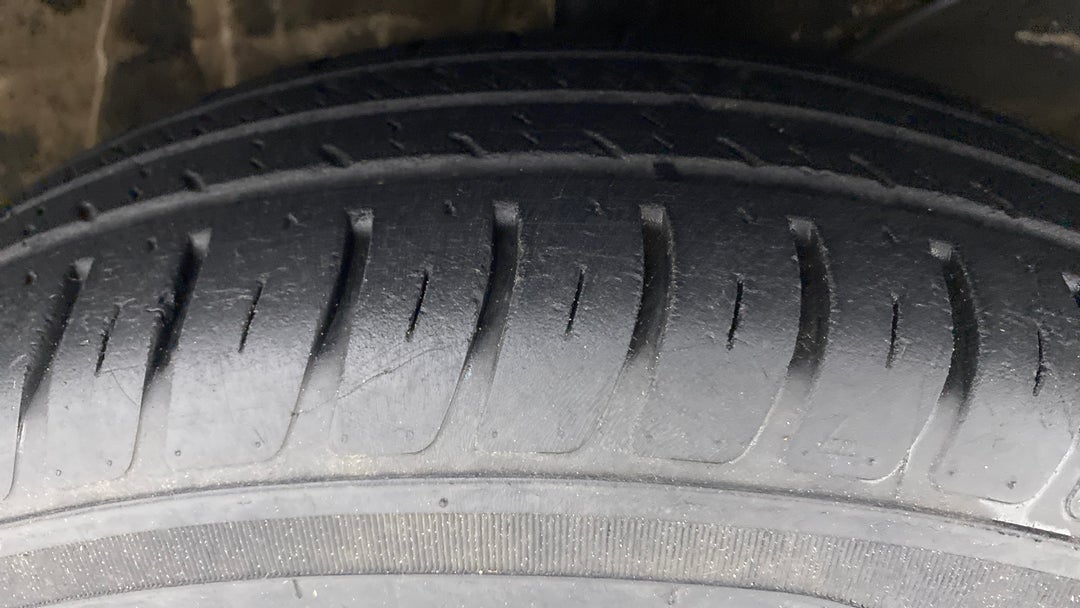 Right Front Tyre Tread