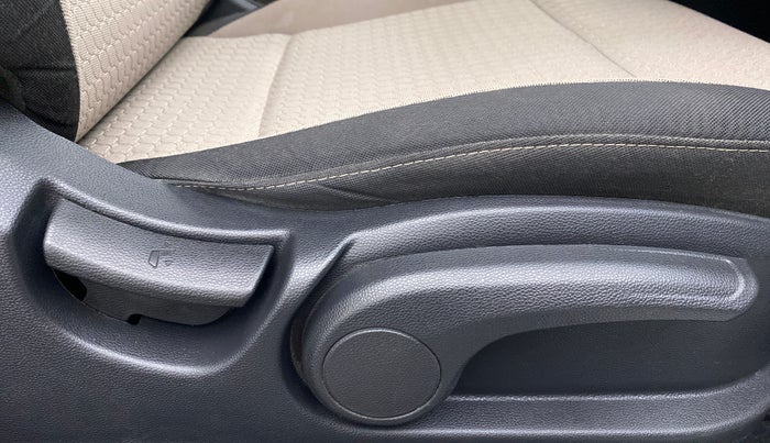 2017 Hyundai Elite i20 ASTA 1.2 (O), Petrol, Manual, 17,988 km, Driver Side Adjustment Panel