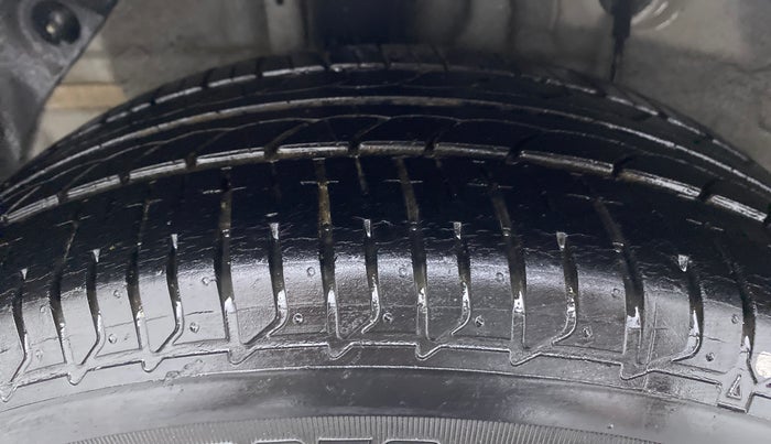 2017 Hyundai Elite i20 ASTA 1.2 (O), Petrol, Manual, 17,988 km, Right Rear Tyre Tread
