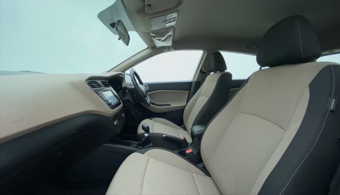 2017 Hyundai Elite i20 ASTA 1.2 (O), Petrol, Manual, 17,988 km, Right Side Front Door Cabin