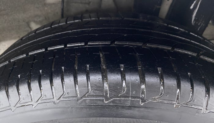 2017 Hyundai Elite i20 ASTA 1.2 (O), Petrol, Manual, 17,988 km, Left Rear Tyre Tread