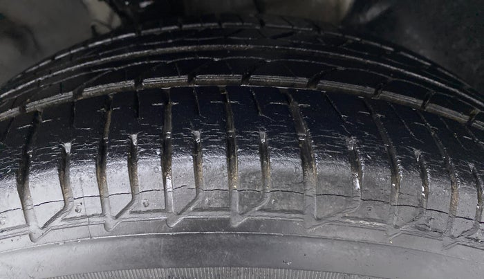 2017 Hyundai Elite i20 ASTA 1.2 (O), Petrol, Manual, 17,988 km, Right Front Tyre Tread