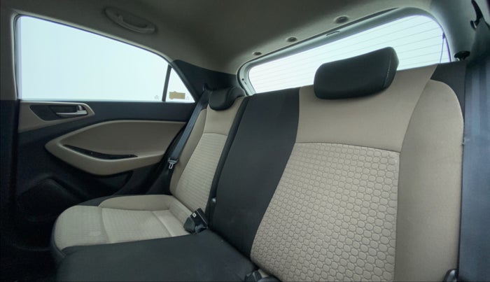 2017 Hyundai Elite i20 ASTA 1.2 (O), Petrol, Manual, 17,988 km, Right Side Rear Door Cabin