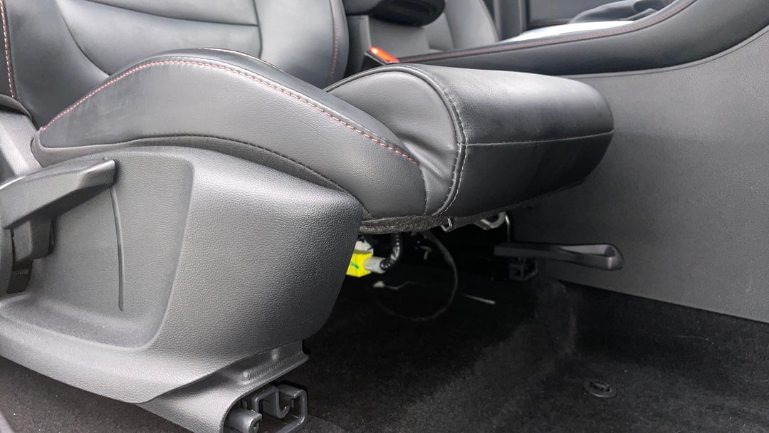 2022 MG HS Excite, Automatic, 23939 km, Drivers Side Adjustment Panel