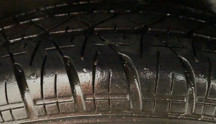 2011 Maruti Swift VXI, Petrol, Manual, 46,265 km, Right Rear Tyre Tread