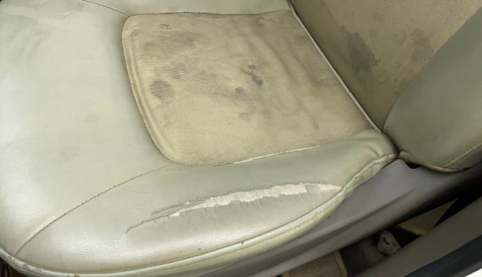 2011 Hyundai i10 MAGNA 1.1 IRDE2, Petrol, Manual, 34,749 km, Front left seat (passenger seat) - Cover slightly torn