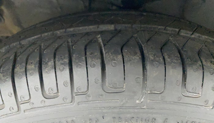2011 Hyundai i10 MAGNA 1.1 IRDE2, Petrol, Manual, 34,749 km, Left Front Tyre Tread
