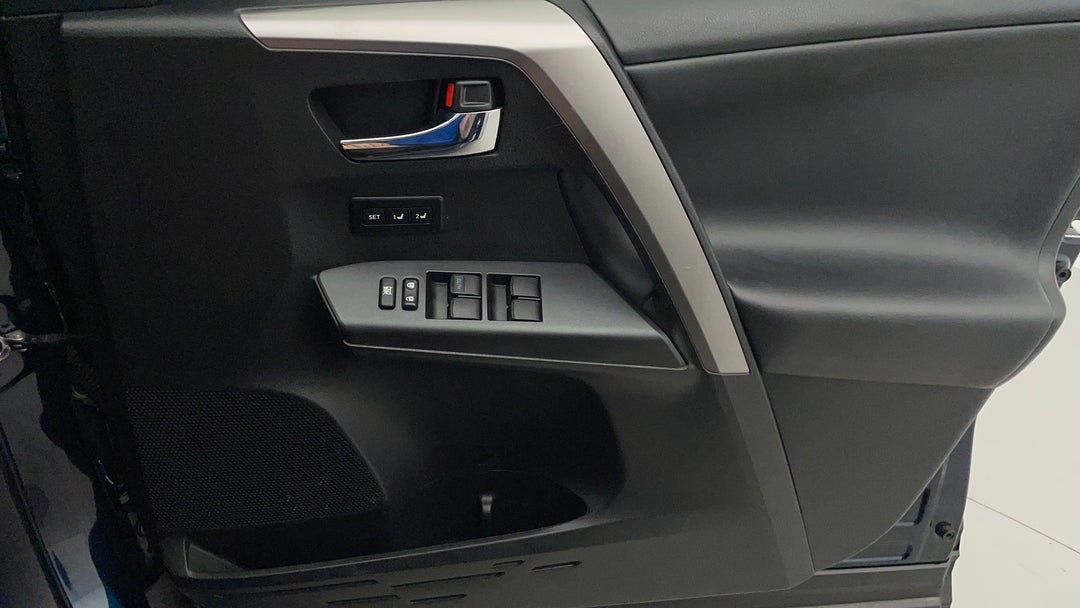 2017 Toyota RAV4 Cruiser (4x4), Automatic, 74102 km, Speaker View