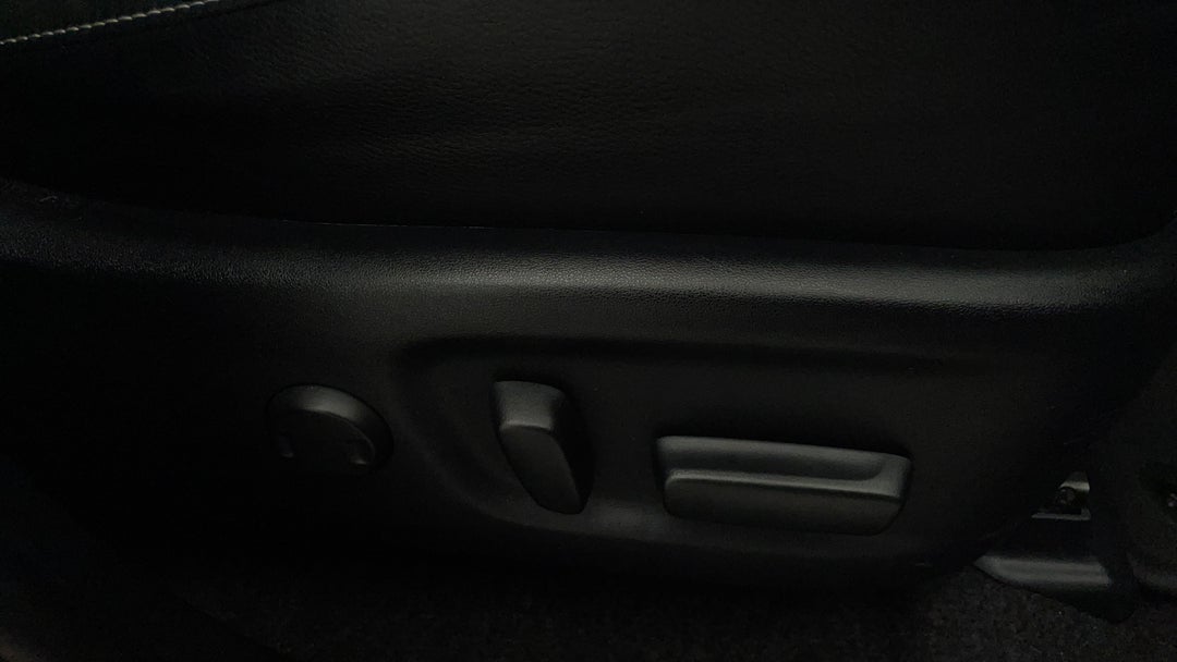 2017 Toyota RAV4 Cruiser (4x4), Automatic, 74102 km, Drivers Side Adjustment Panel