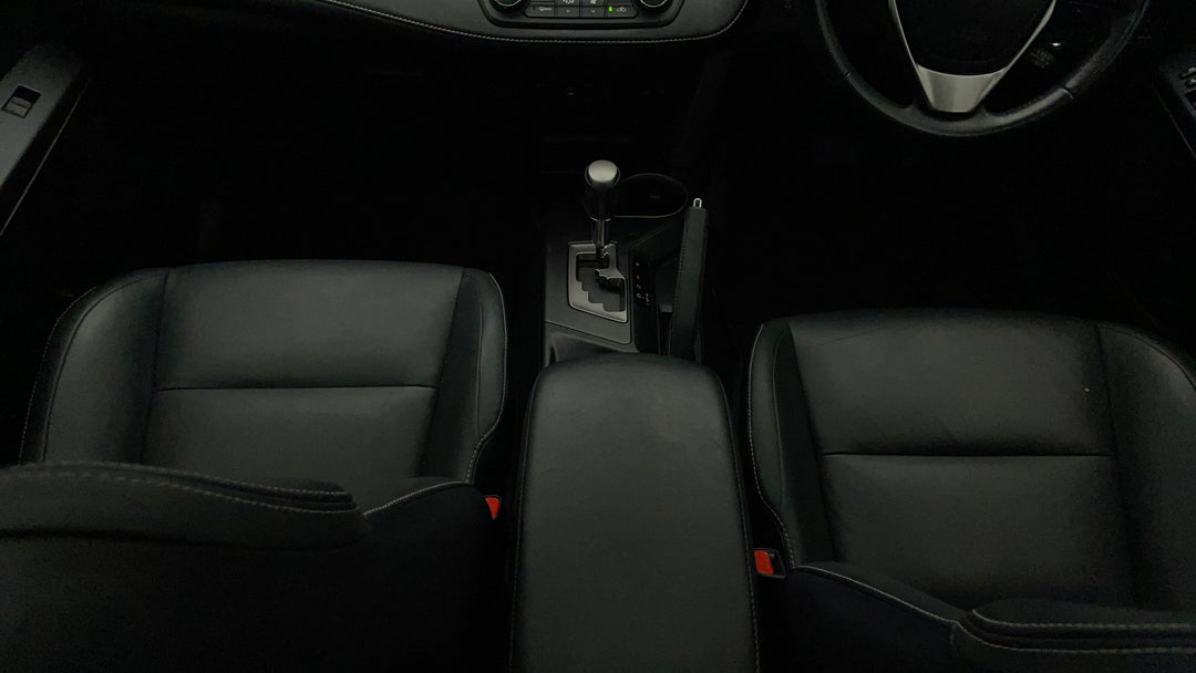 2017 Toyota RAV4 Cruiser (4x4), Automatic, 74102 km, Center Console