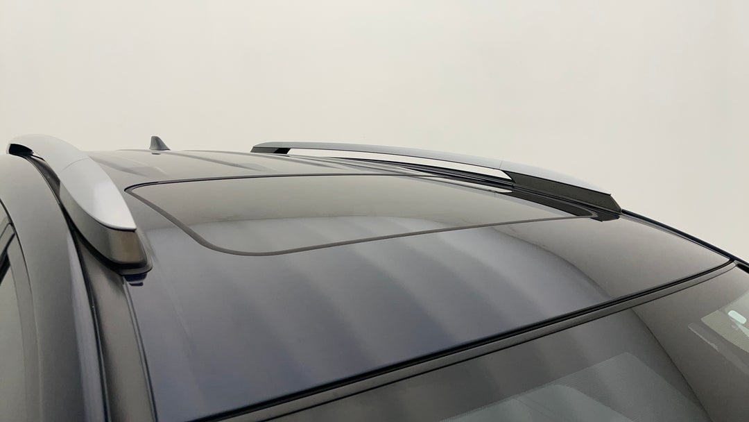 2017 Toyota RAV4 Cruiser (4x4), Automatic, 74102 km, Roof/Sunroof View