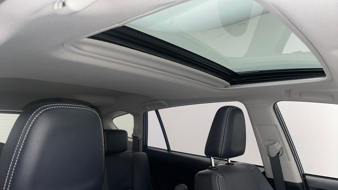 2017 Toyota RAV4 Cruiser (4x4), Automatic, 74102 km, Interior Sunroof/Moonroof