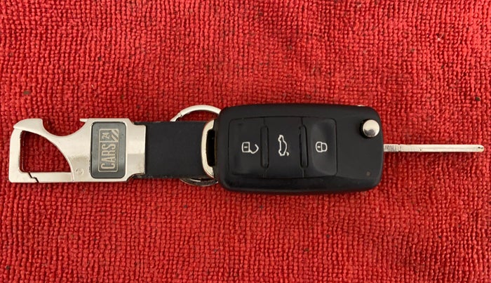 2014 Volkswagen Vento HIGHLINE PETROL, Petrol, Manual, 83,510 km, Key Close Up