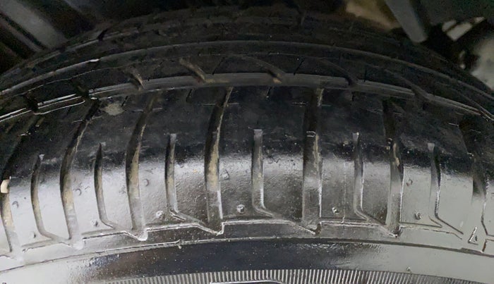 2014 Volkswagen Vento HIGHLINE PETROL, Petrol, Manual, 83,510 km, Left Rear Tyre Tread