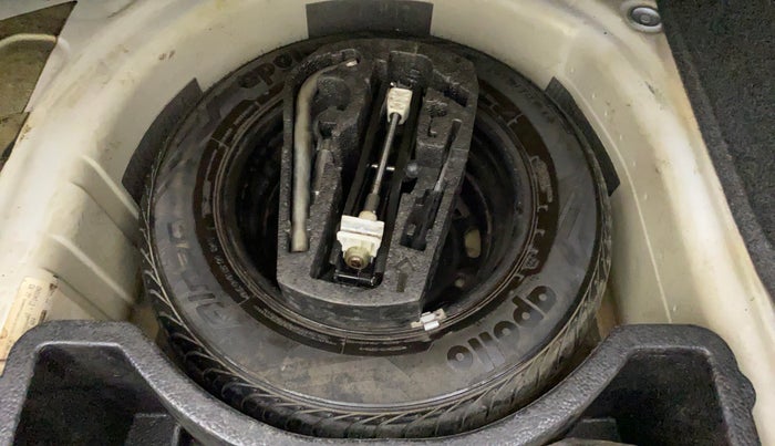 2014 Volkswagen Vento HIGHLINE PETROL, Petrol, Manual, 83,510 km, Spare Tyre