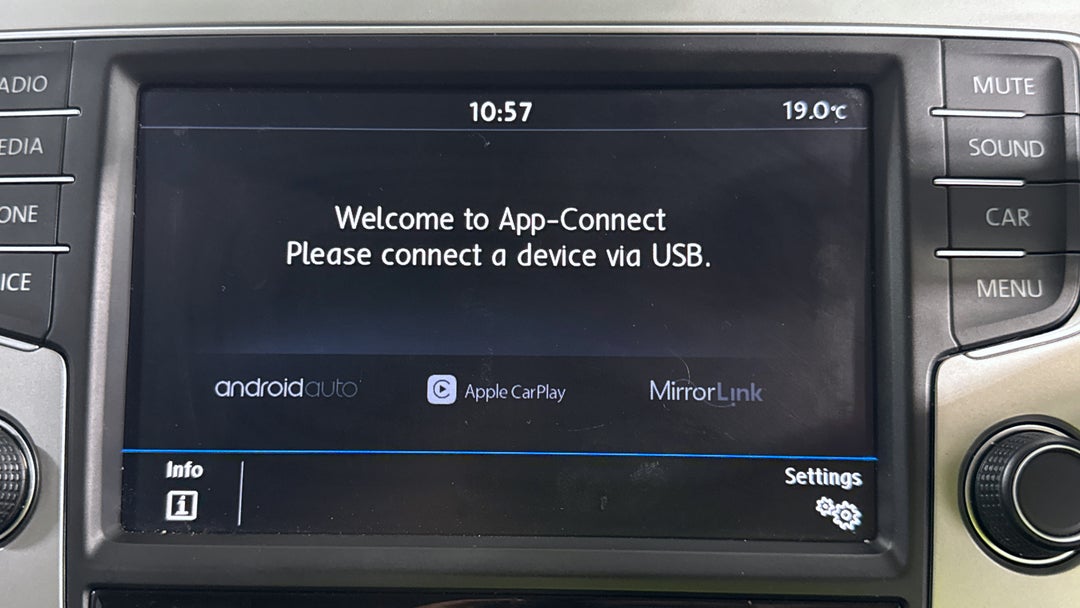 2016 Volkswagen Polo 81 Tsi Comfortline, Automatic, 68611 km, Android/Apple Car Play